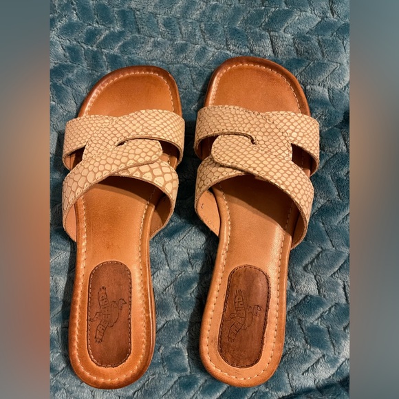 Never worn Freebird sawyer sandals size 9 - Picture 1 of 4